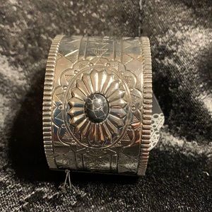 Silver Weastern Look Bangle